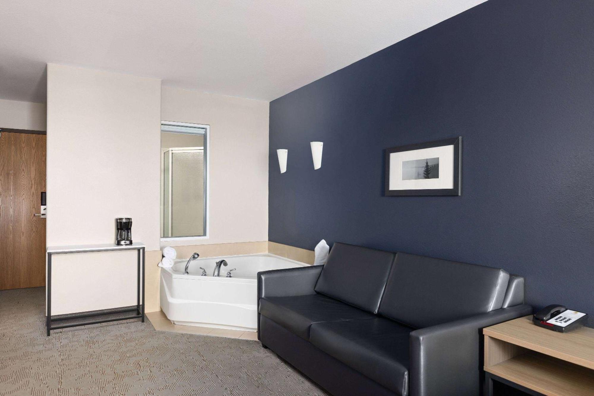 Hotel Super 8 By Wyndham St-Jerome Saint-Jerome Exterior foto