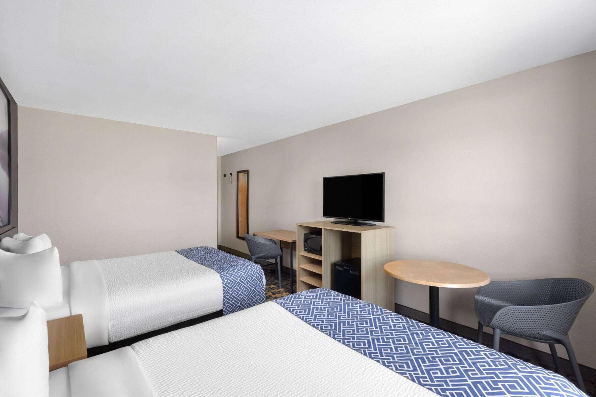 Hotel Super 8 By Wyndham St-Jerome Saint-Jerome Exterior foto